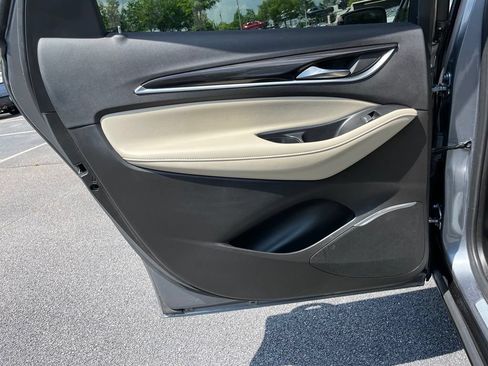 Used 2021 Buick Enclave Essence FWD image 38
