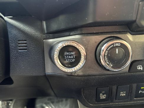 Used 2020 Toyota Tacoma TRD Off-Road w/ Technology Package AWD/4WD image 22