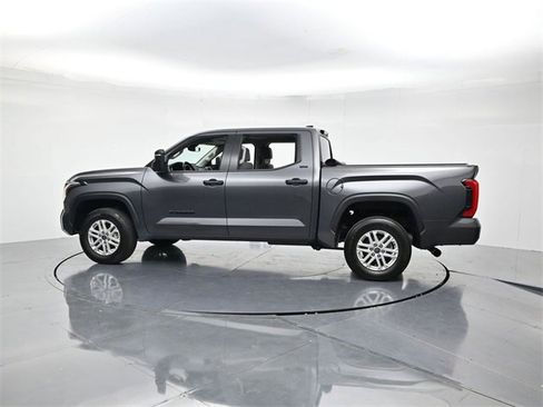Used 2022 Toyota Tundra SR5 w/ SR5 Convenience Package image 8