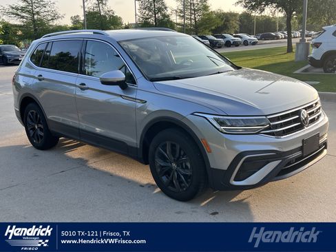 Certified 2024 Volkswagen Tiguan SE w/ Panoramic Sunroof Package FWD image 1