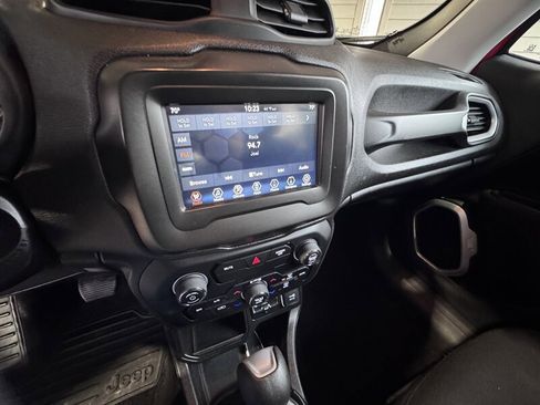 Used 2019 Jeep Renegade Latitude image 18