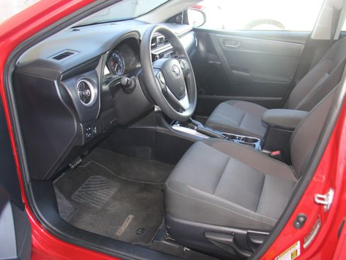 Used 2017 Toyota Corolla LE image 22