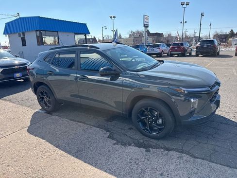 New 2026 Chevrolet Trax LT w/ Midnight Edition image 5