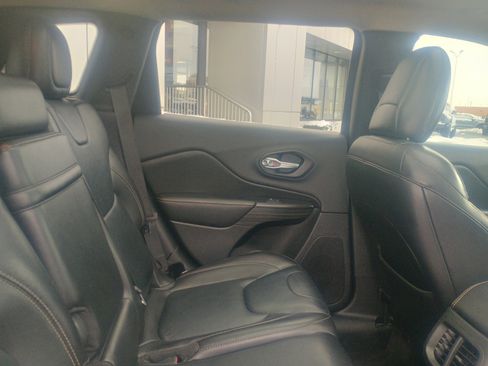 Used 2016 Jeep Cherokee Limited image 12