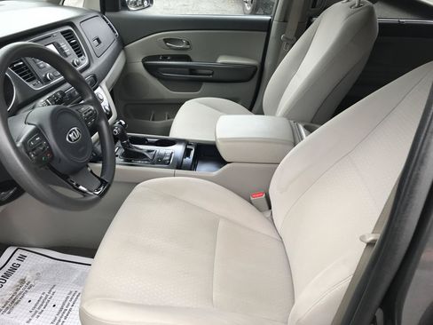 Used 2016 Kia Sedona LX w/ LX Convenience Package FWD image 9