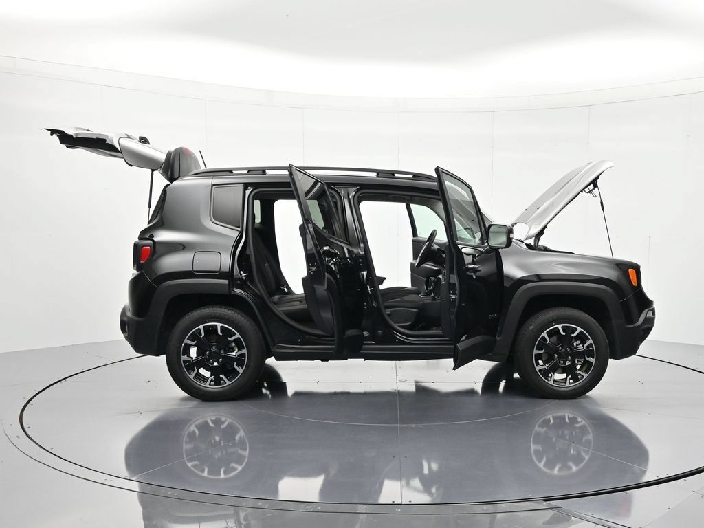 Used 2023 Jeep Renegade Latitude AWD/4WD image 47