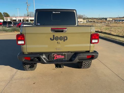 New 2025 Jeep Gladiator Sport image 6