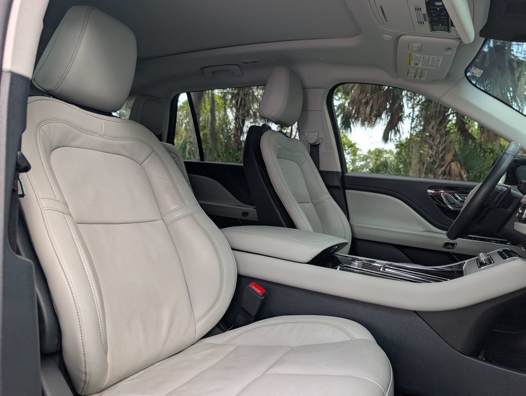 Used 2025 Lincoln Aviator Reserve w/ Jet Appearance Package RWD image 18