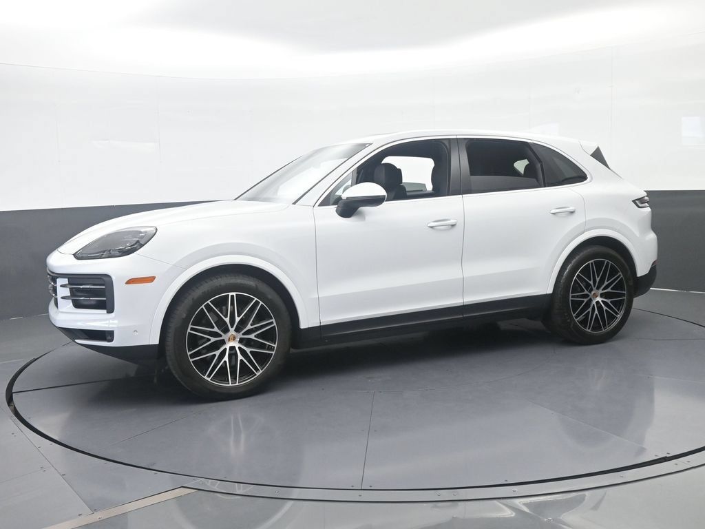 Used 2025 Porsche Cayenne AWD/4WD image 2