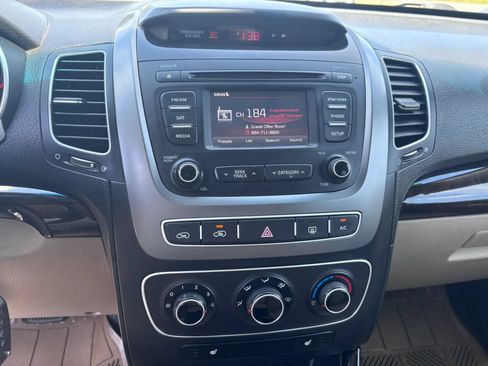 Used 2015 Kia Sorento LX FWD image 13