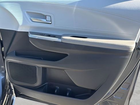 Used 2025 Toyota Sienna XLE image 10