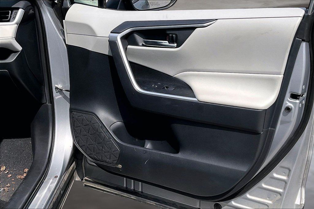Used 2019 Toyota RAV4 XLE FWD image 28