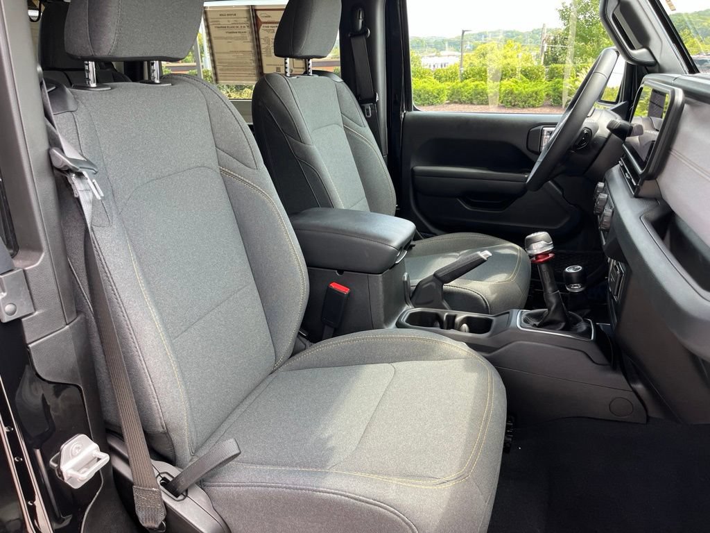 Used 2025 Jeep Wrangler Sport AWD/4WD image 21