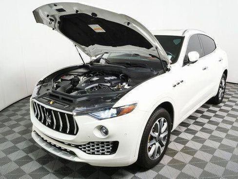Used 2017 Maserati Levante w/ Luxury Package AWD/4WD image 35