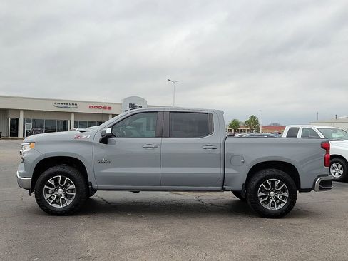 Used 2024 Chevrolet Silverado 1500 LT image 3