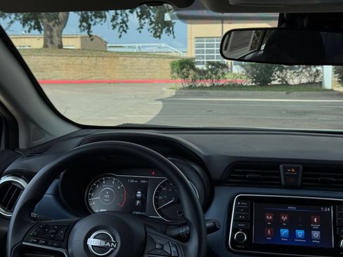 Used 2025 Nissan Versa SV FWD image 33