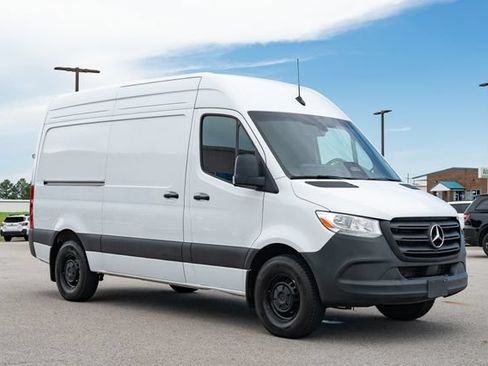 Used 2025 Mercedes-Benz Sprinter 2500 image 8
