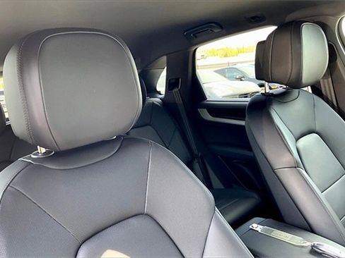 Used 2025 Porsche Cayenne image 5