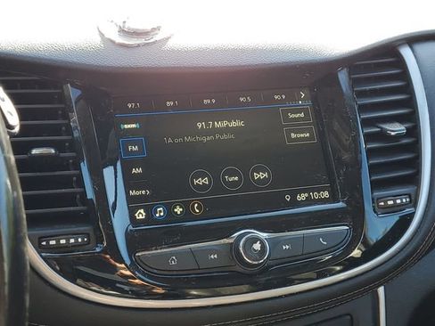 Used 2019 Chevrolet Trax LT w/ LT Convenience Package FWD image 21