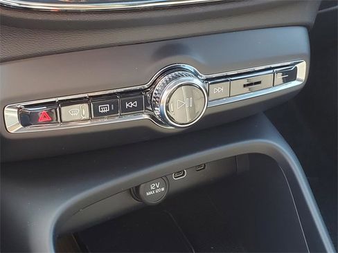 New 2026 Volvo XC40 B5 Ultra w/ Protection Package Premier image 24