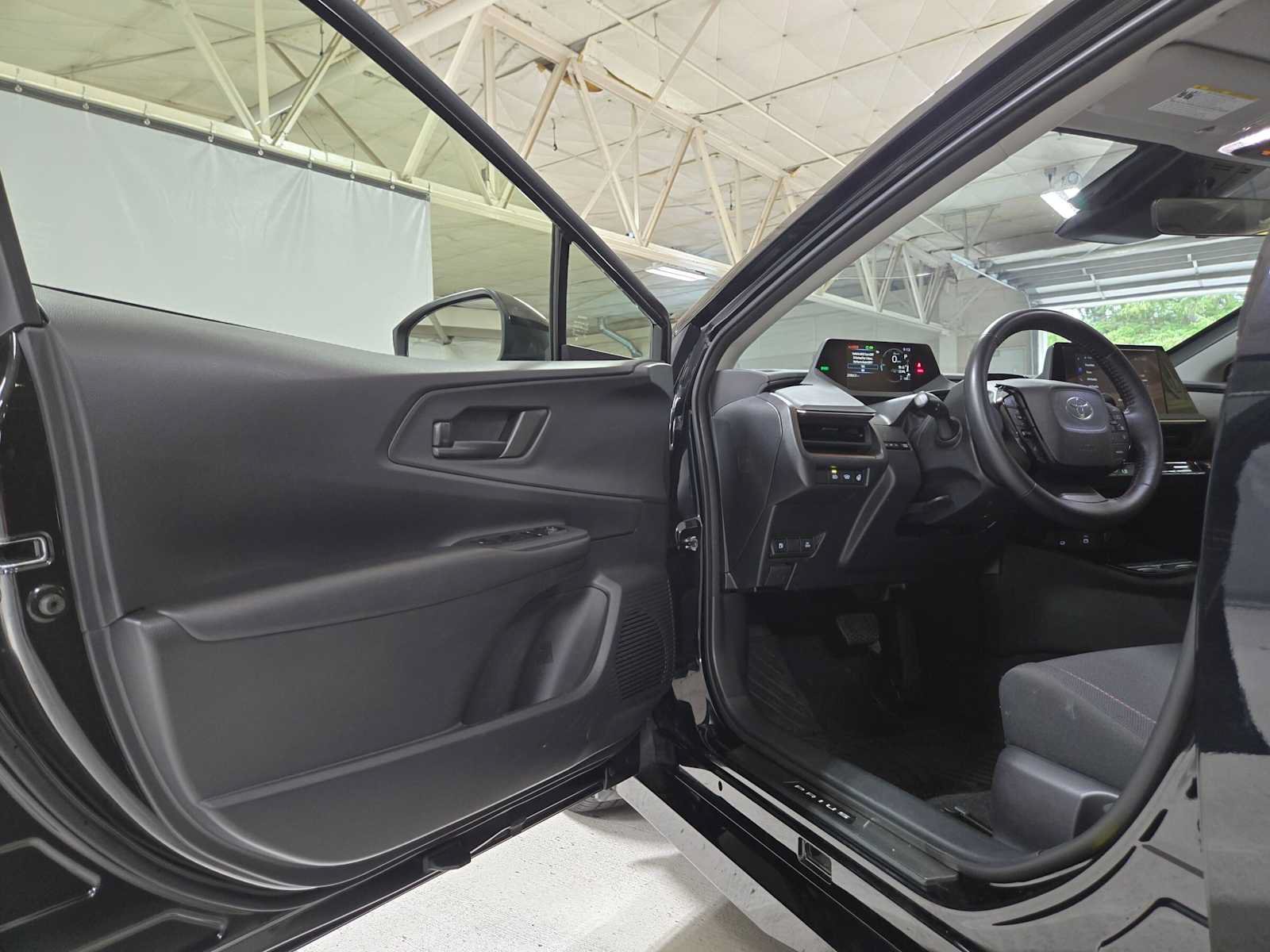 Used 2025 Toyota Prius Plug-In Hybrid FWD image 19