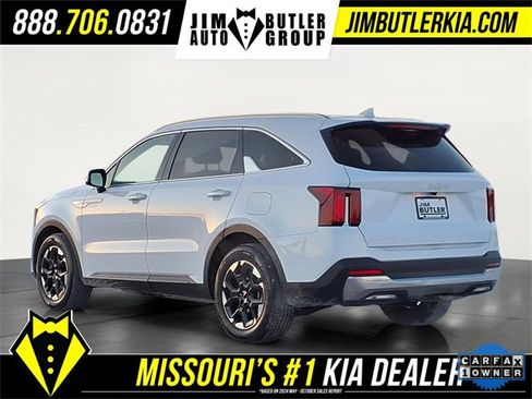 Used 2024 Kia Sorento S image 4
