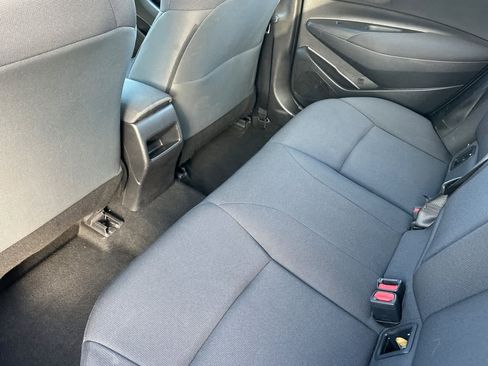 Used 2021 Toyota Corolla LE image 4