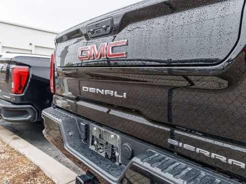 Used 2021 GMC Sierra 3500 Denali w/ Denali Black Diamond Edition image 5