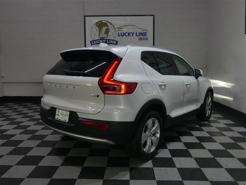 Used 2021 Volvo XC40 T5 Momentum w/ Climate Package image 10