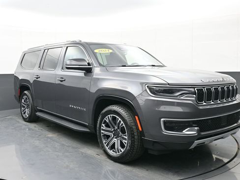 Used 2024 Jeep Wagoneer L Series II w/ Flexible Seating Group image 1