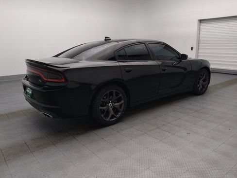 Used 2018 Dodge Charger R/T w/ Premium Group RWD image 10