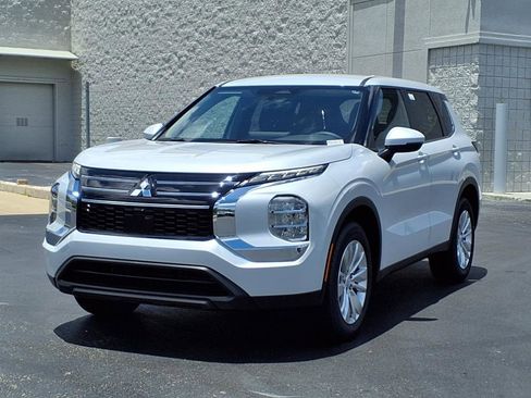New 2025 Mitsubishi Outlander ES image 1