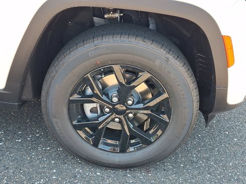 New 2026 Jeep Grand Cherokee Altitude AWD/4WD image 4