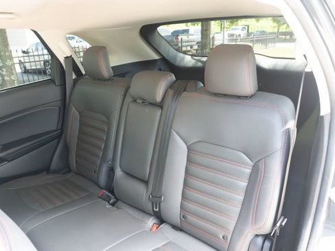 Used 2021 Ford Edge SE AWD/4WD image 15