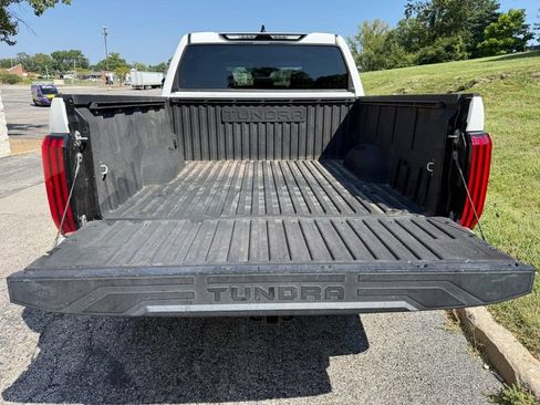 Used 2022 Toyota Tundra SR5 w/ SR5 Convenience Package AWD/4WD image 4