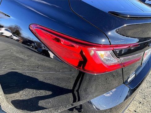 Used 2025 Toyota Camry SE image 30