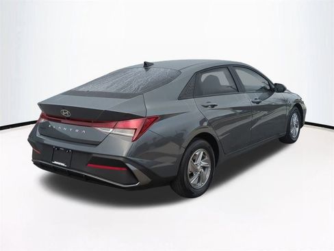 New 2026 Hyundai Elantra SE image 5
