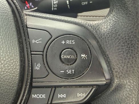 Used 2021 Toyota RAV4 XLE w/ Convenience Package FWD image 13