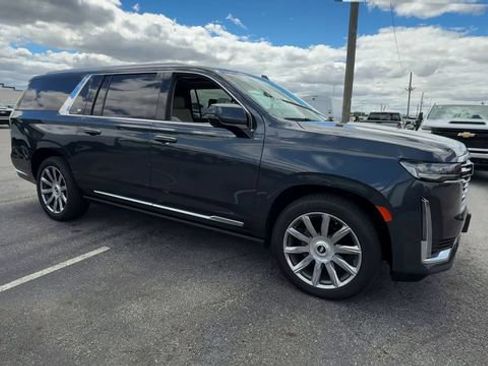 Used 2022 Cadillac Escalade ESV Premium Luxury Platinum AWD/4WD image 2