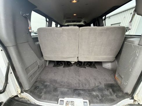 Used 2017 Chevrolet Express 3500 LT w/ LT Preferred Equipment Group RWD image 21