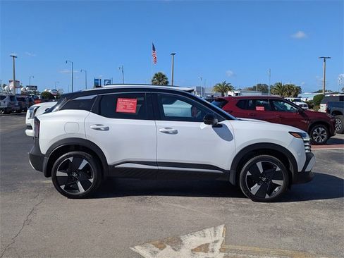 Certified 2025 Nissan Kicks SR image 2