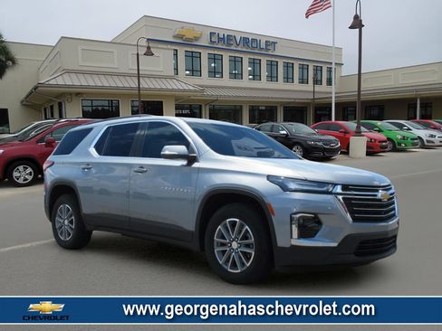 Used 2023 Chevrolet Traverse LT FWD image 1