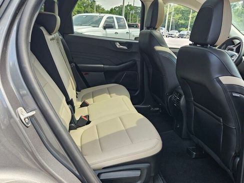 Used 2022 Ford Escape Titanium image 19