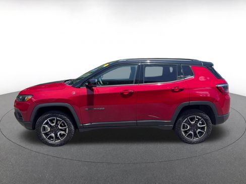 Used 2025 Jeep Compass Trailhawk AWD/4WD image 8