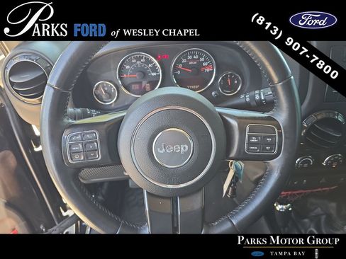 Used 2017 Jeep Wrangler Unlimited Rubicon AWD/4WD image 26