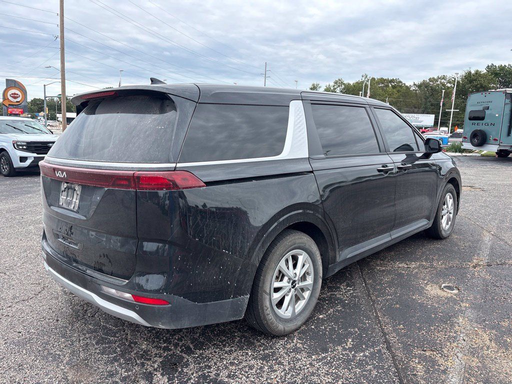 Used 2023 Kia Carnival LX FWD image 7
