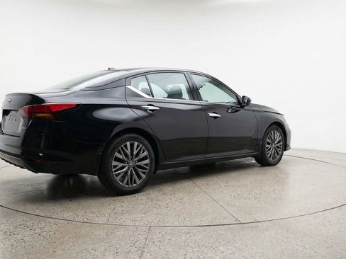 Used 2025 Nissan Altima 2.5 SV image 9