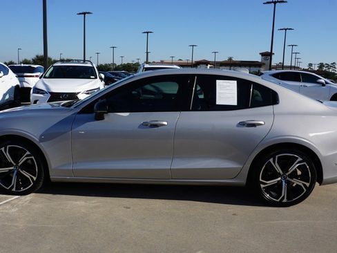 Used 2023 Volvo S60 B5 Plus w/ Climate Package image 4