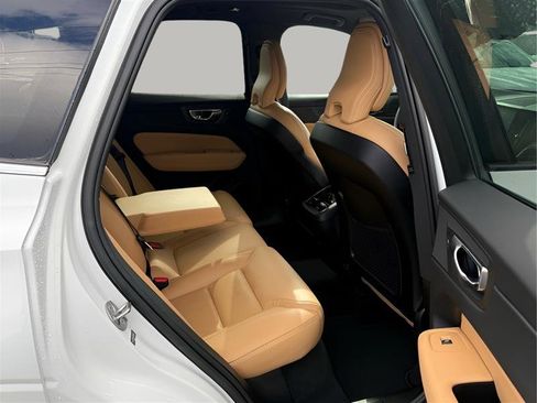 Used 2023 Volvo XC60 B5 Ultimate w/ Protection Package Premier image 28