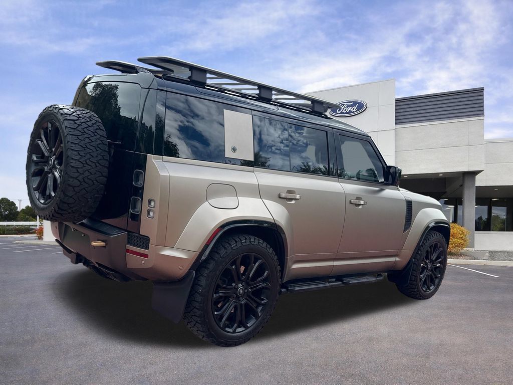 Used 2025 Land Rover Defender 110 AWD/4WD image 9